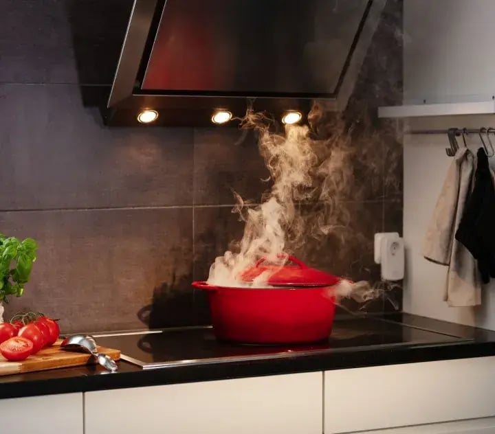 Sarjaan kytketyt optiset savuilmaisimet hälyttävät kaikkialla kodissa Sarjaan kytketyt optiset savuilmaisimet hälyttävät kaikkialla kodissa