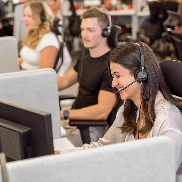 Vastaavat asiakkaidemme yhteydenottoihin pääsääntöisesti puhelimitse