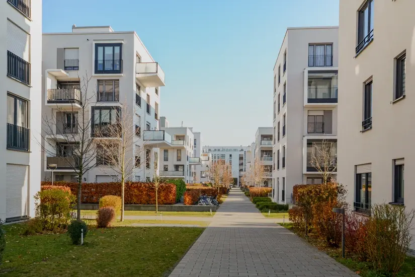 Hälytyskeskuksen 24/7 valvoman hälytysjärjestelmän hyödyt kerrostalossa