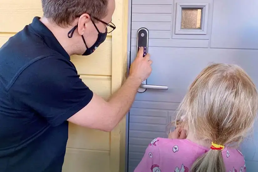 Digitaalinen älylukko helpotti Marin perheen arkea