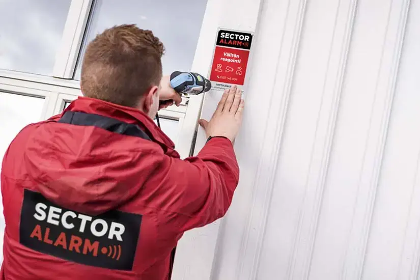 Tee se itse -turvajärjestelmä vai Sector Alarmin hälytysjärjestelmä?